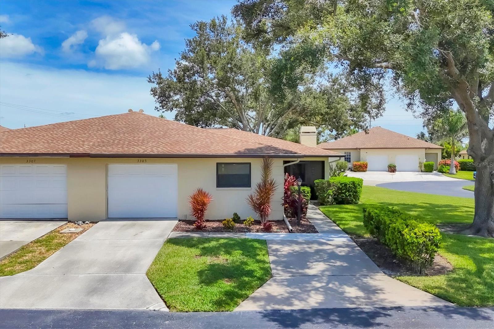 3305 Vivienda Blvd