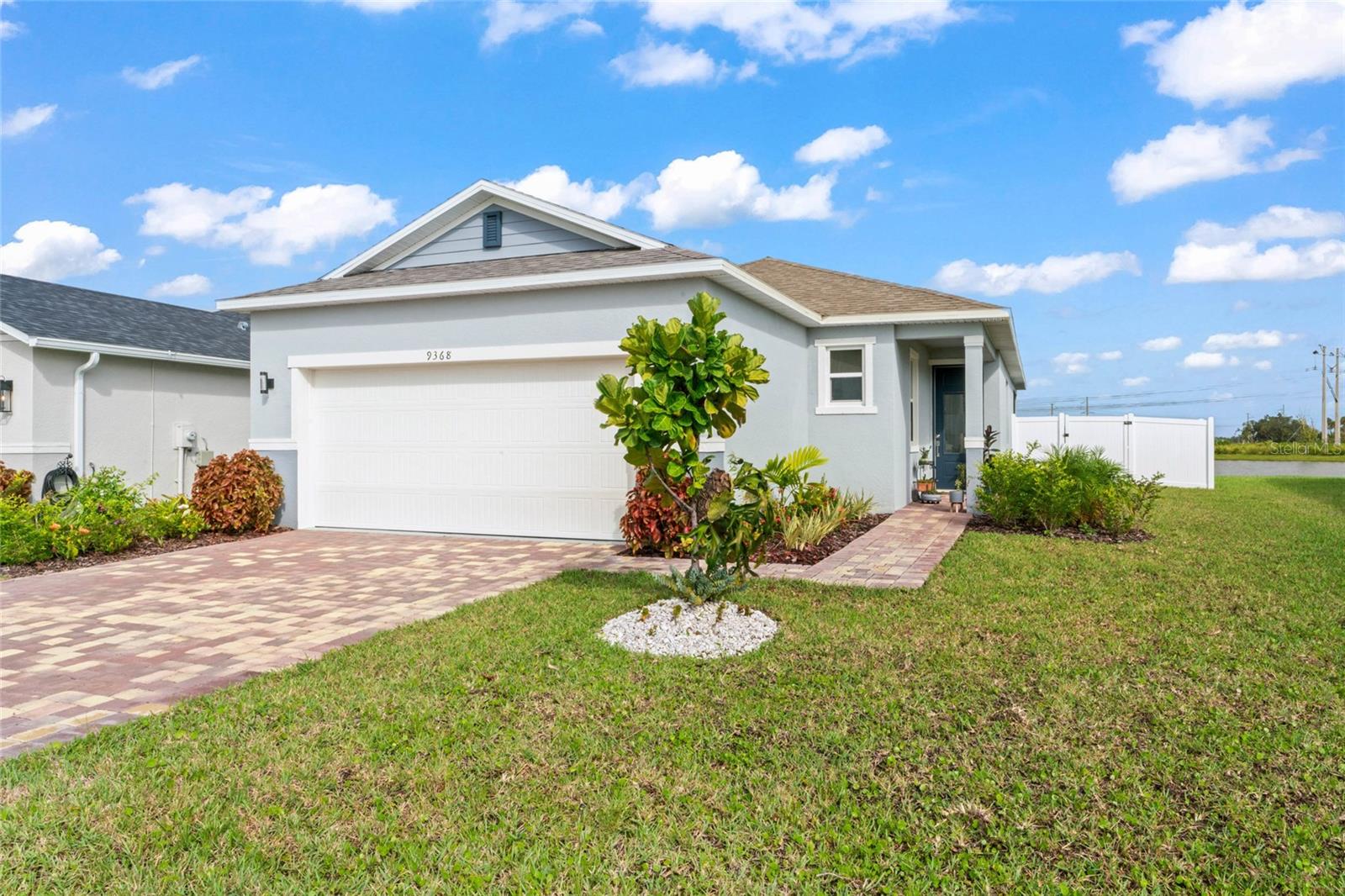 9368 Sandy Bluffs Cir
