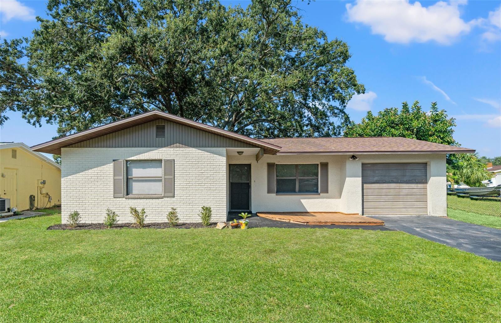 5828 Mariposa Dr