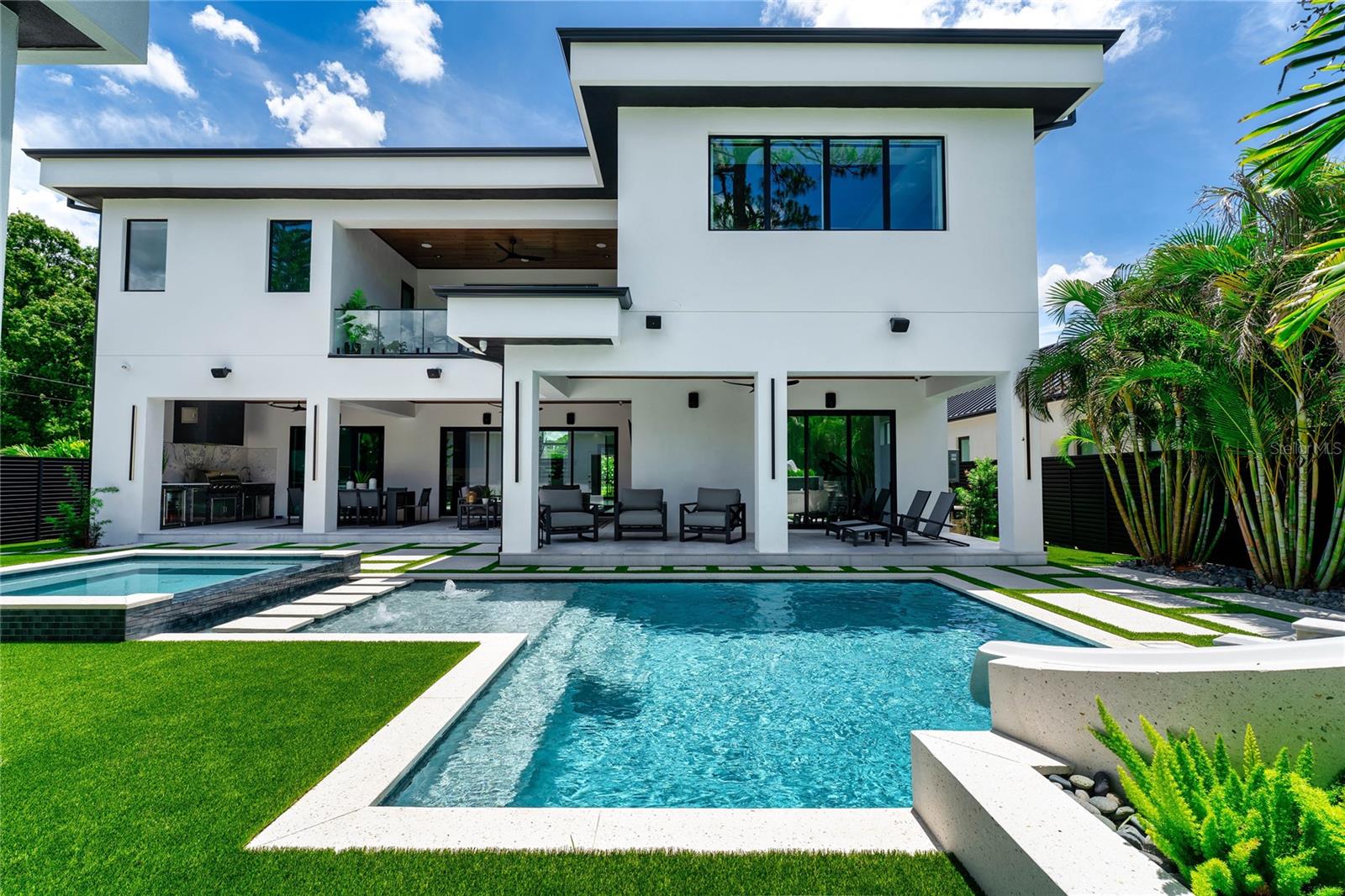 5002 W Poe Ave