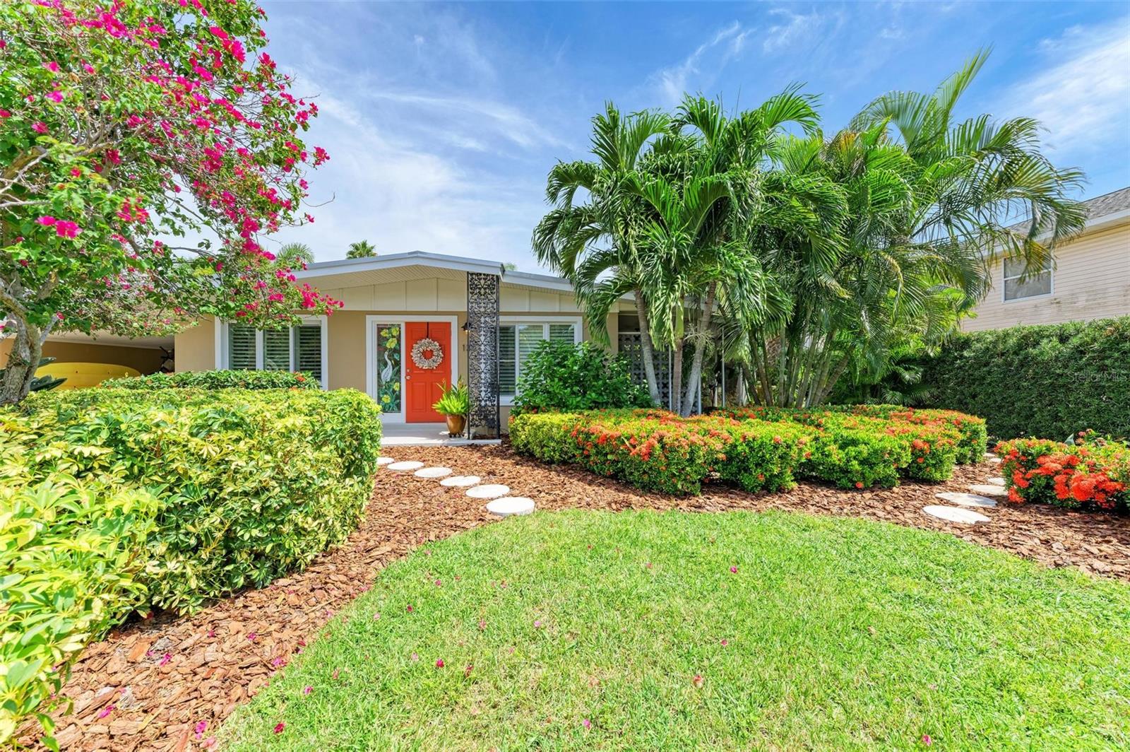 136 Crescent Dr