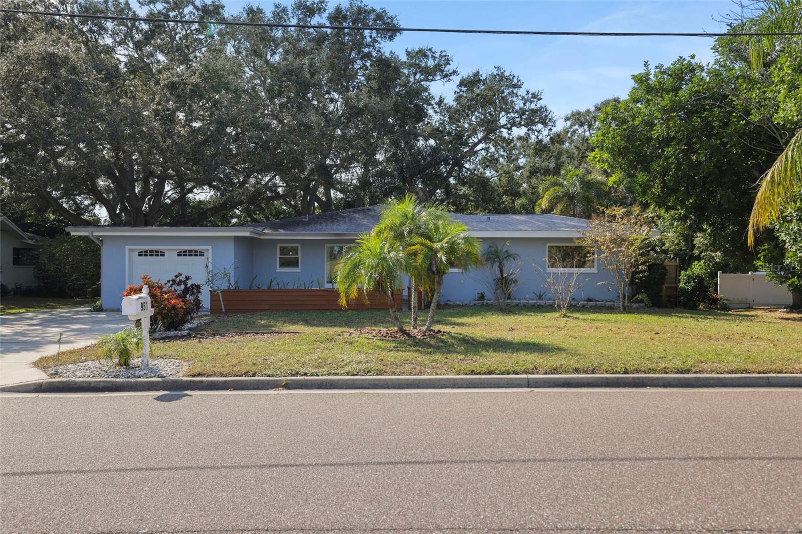 951 Greenway Ave