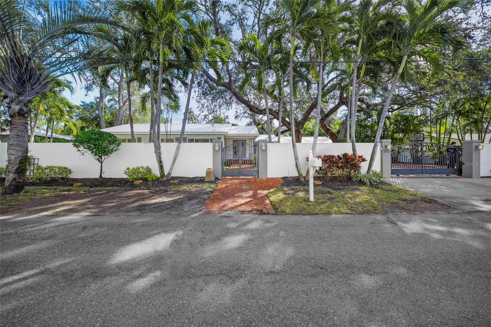 3331 Old Oak Dr
