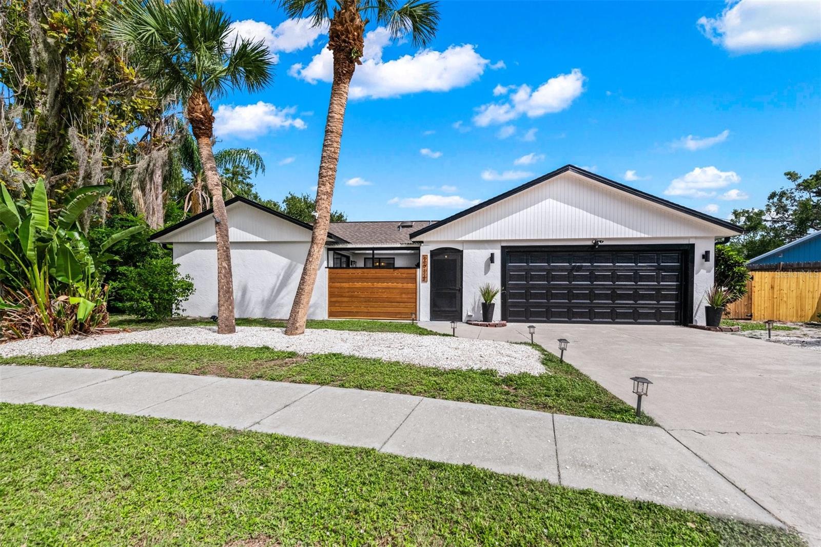 2911 Woodpine CT