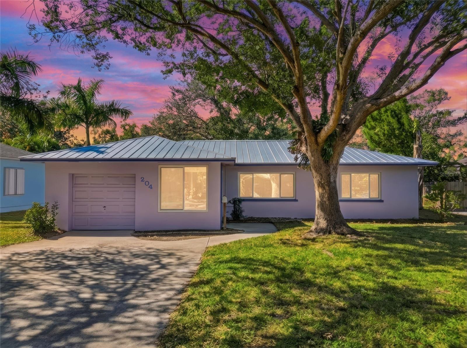 204 22nd St W