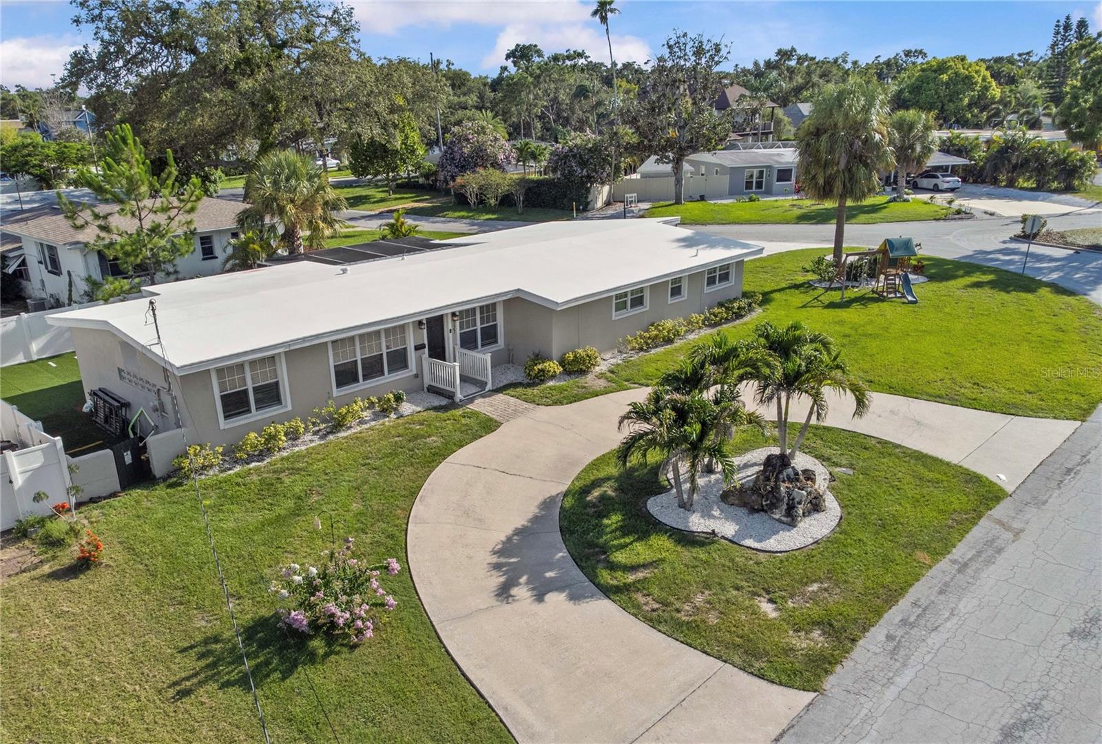 327 Sunny Ln