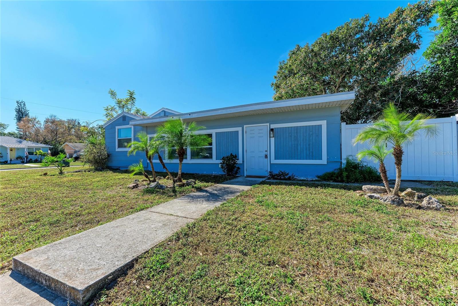 702 20th Ave W