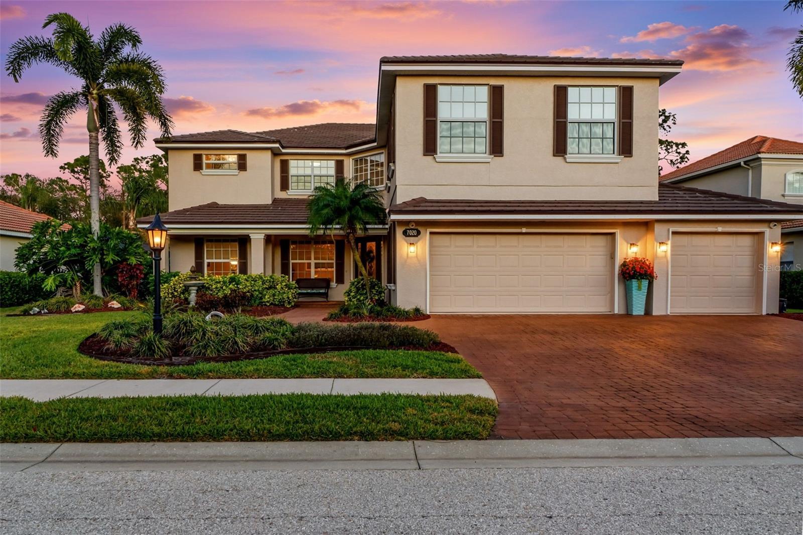 7020 Scrub Jay Dr