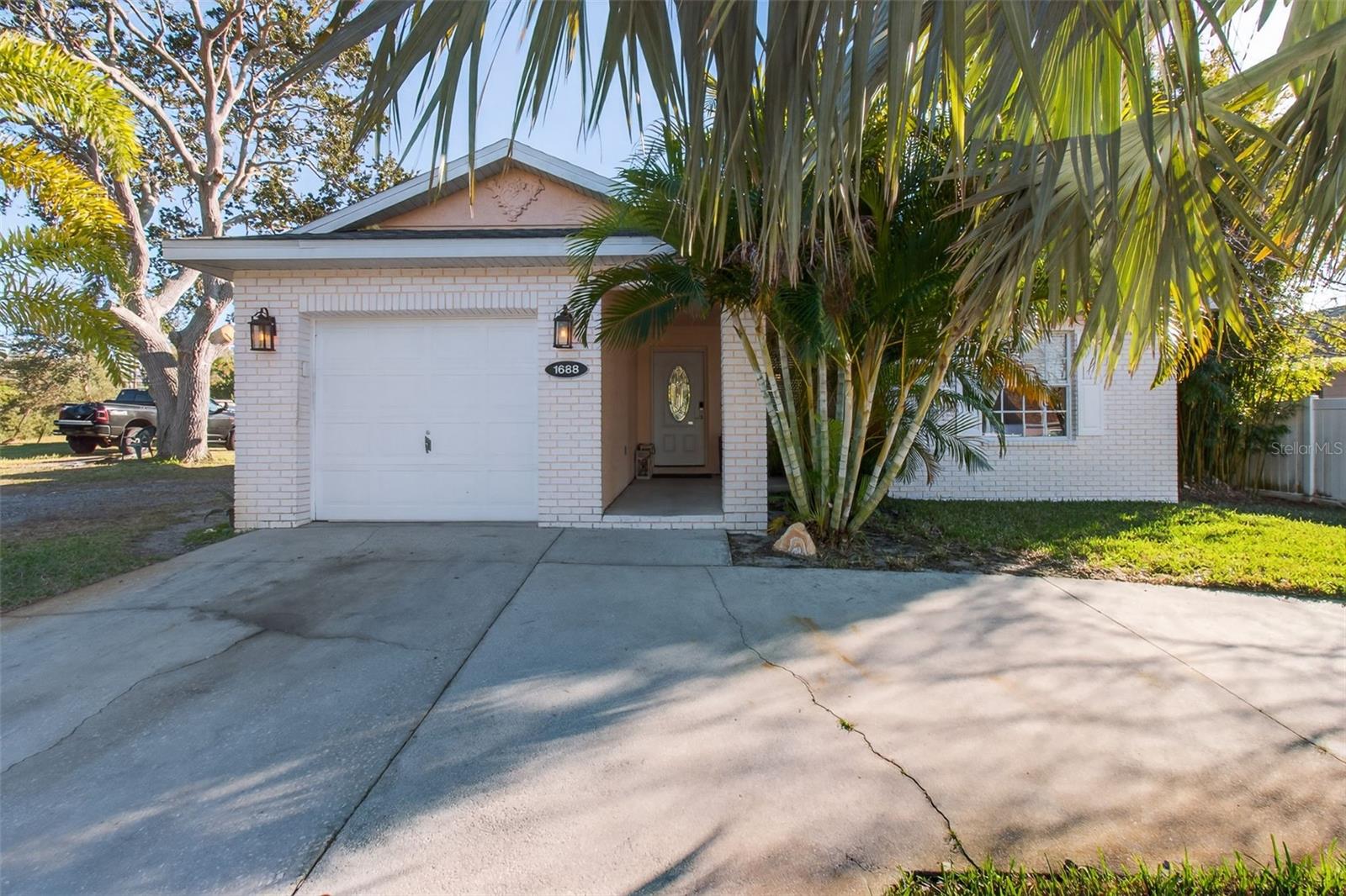 1688 Taylor Lake Cir