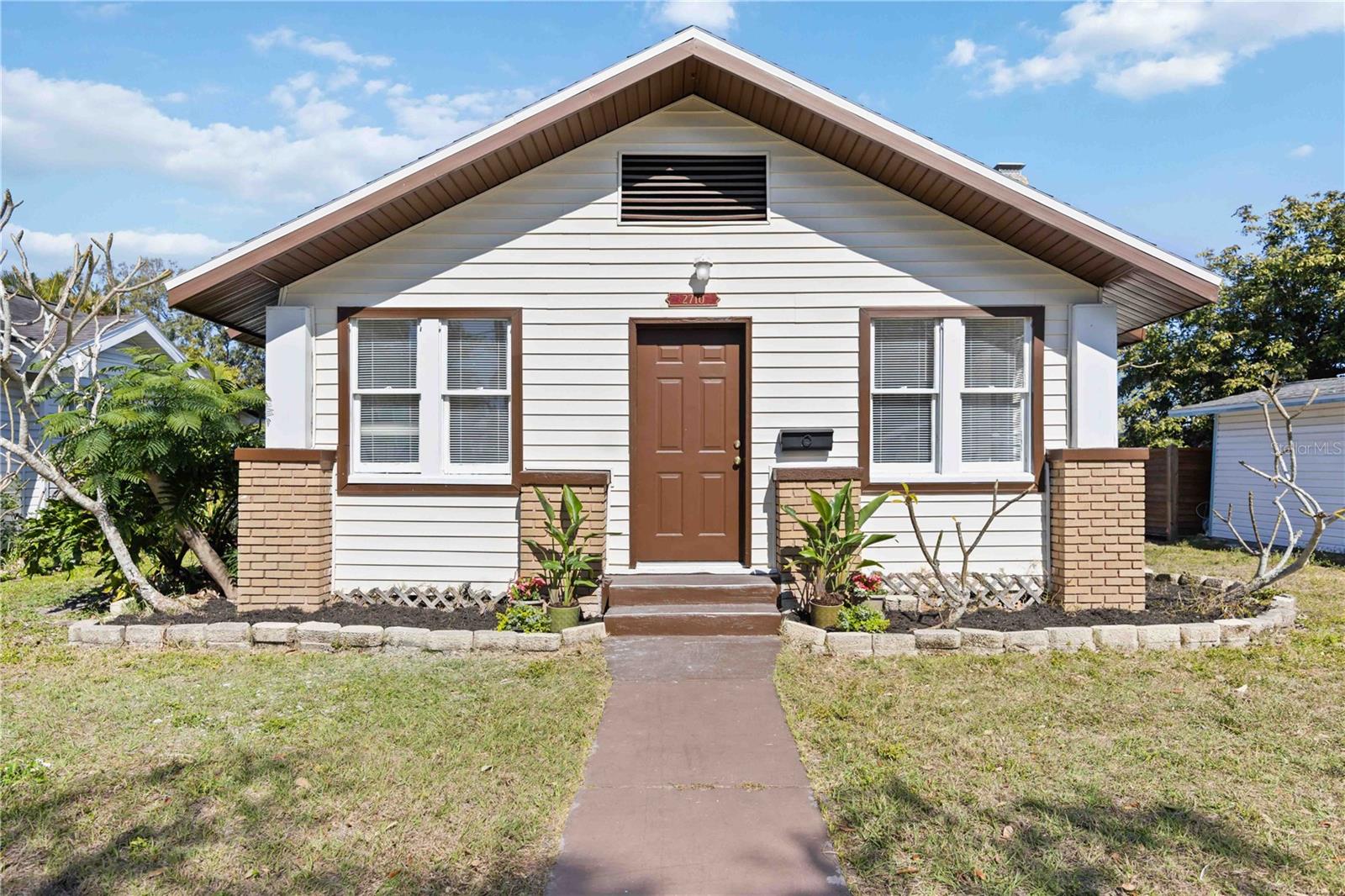 2710 3rd Ave W