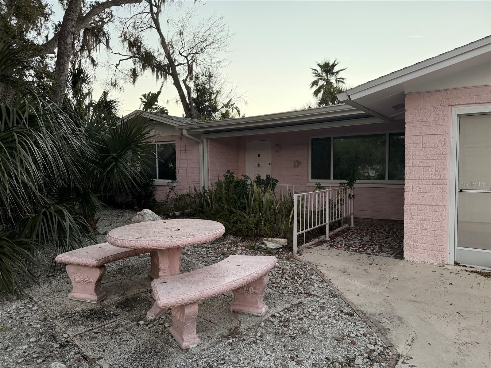 7127 Peninsular Dr