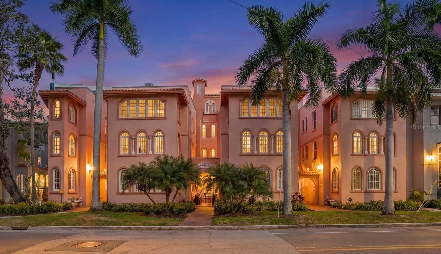 1221 N Palm Ave #106/107
