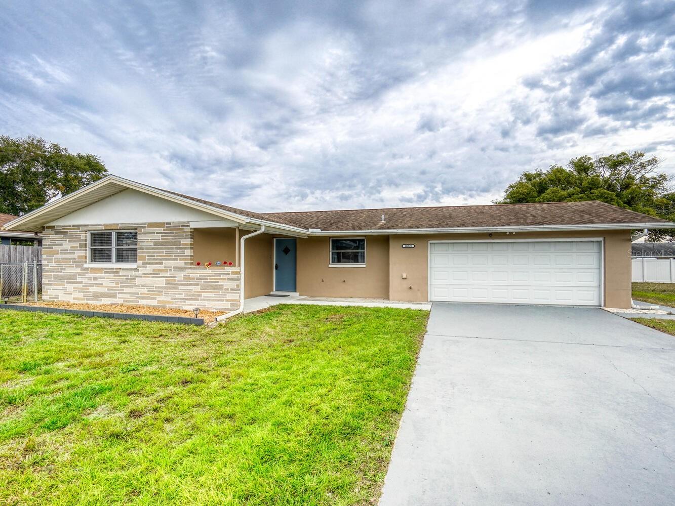 10320 Honeysuckle Ln