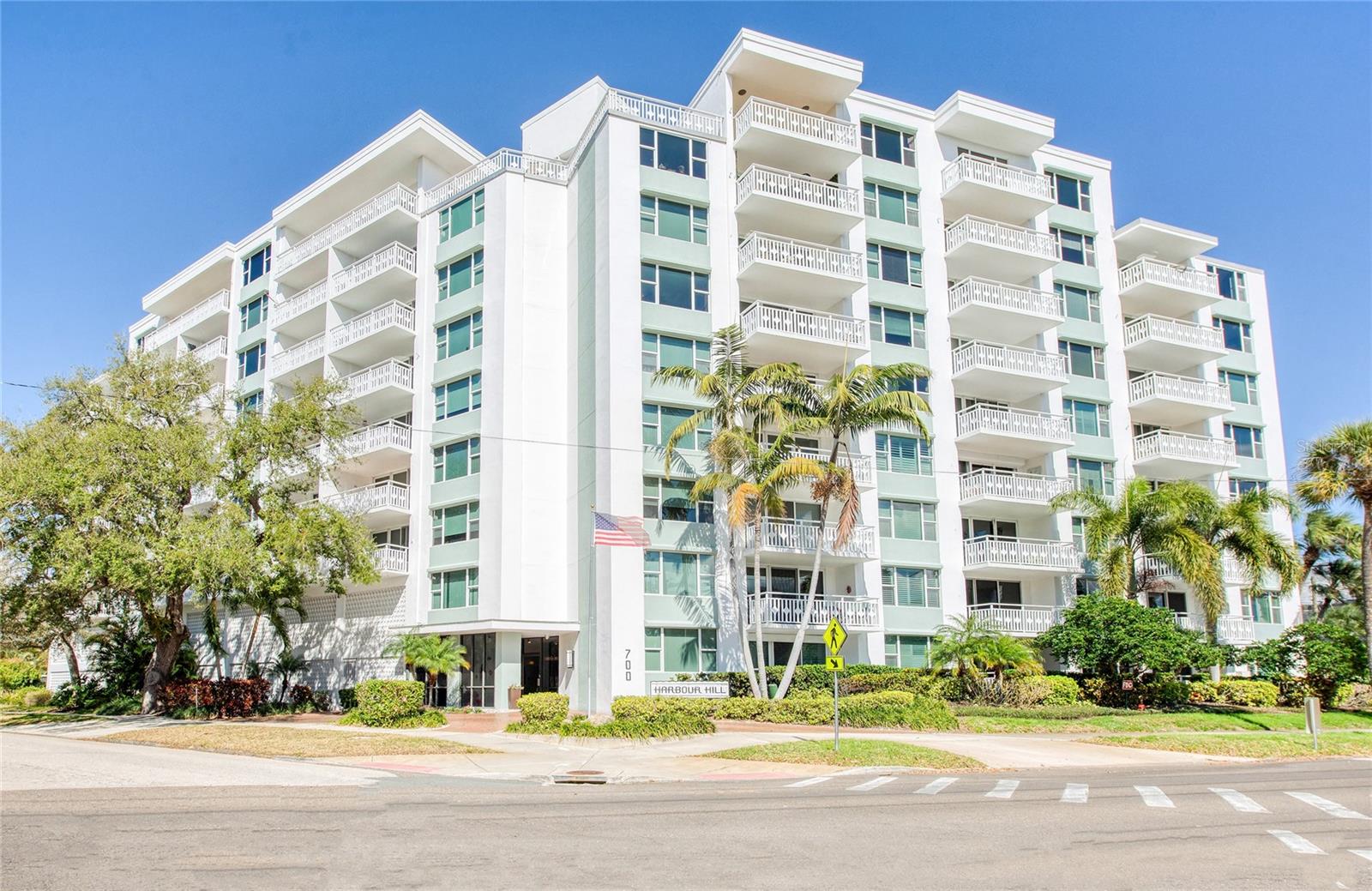 700 Beach Dr NE #406