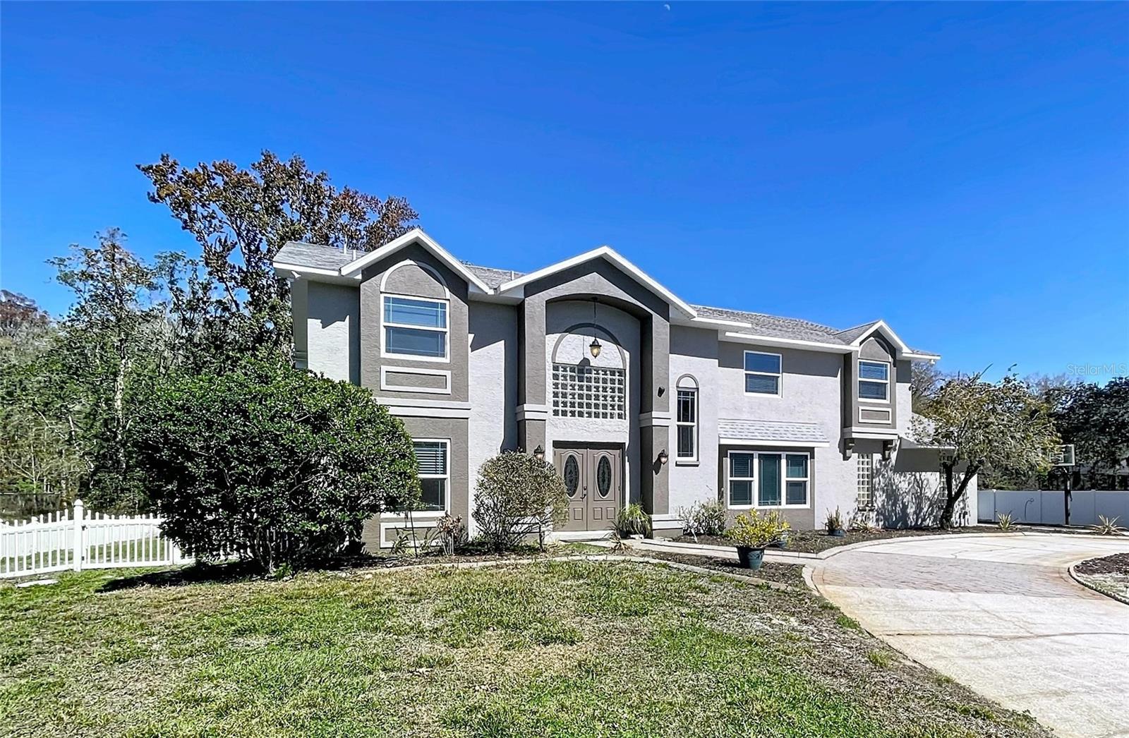 10655 Lakeview Dr