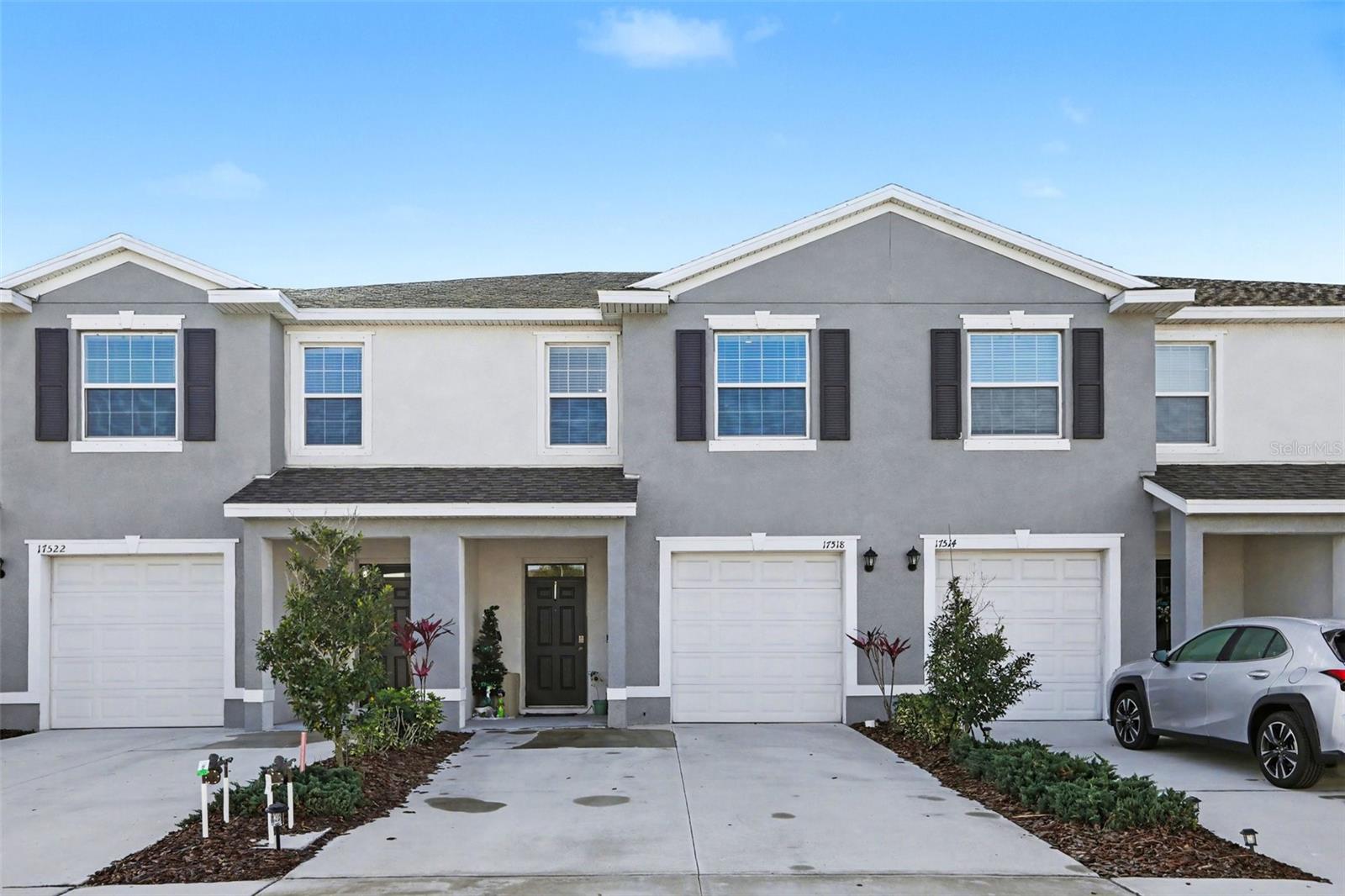 17518 Crescent Moon Loop