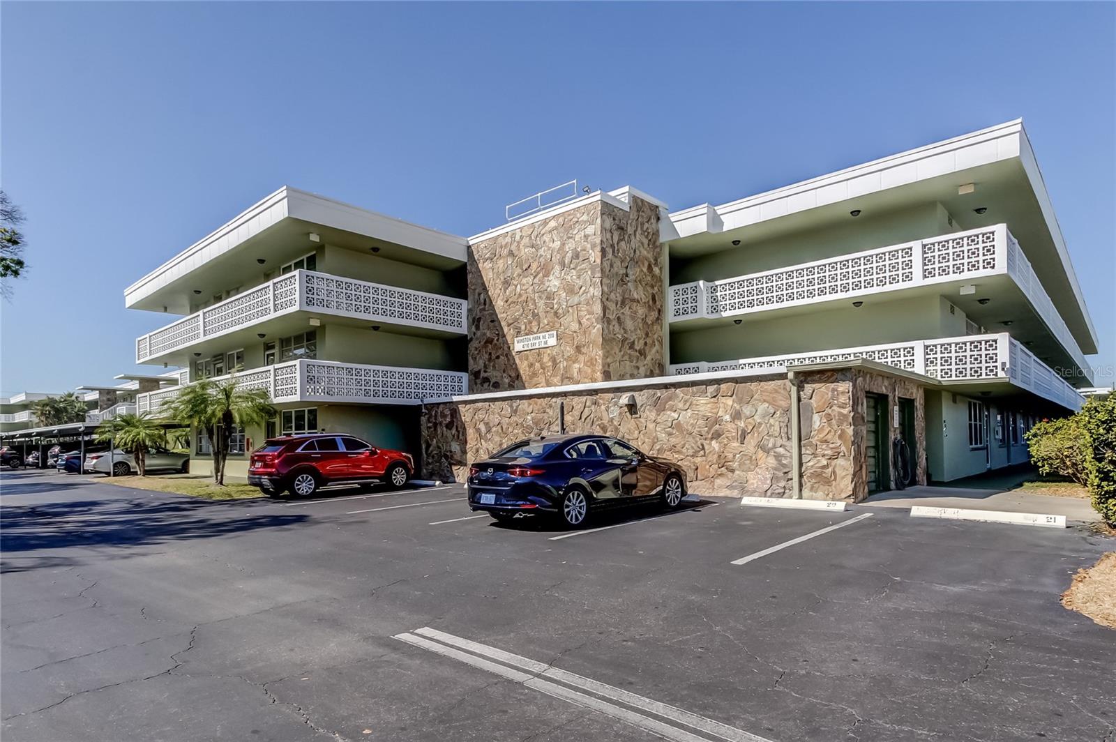 4890 Bay St NE #231