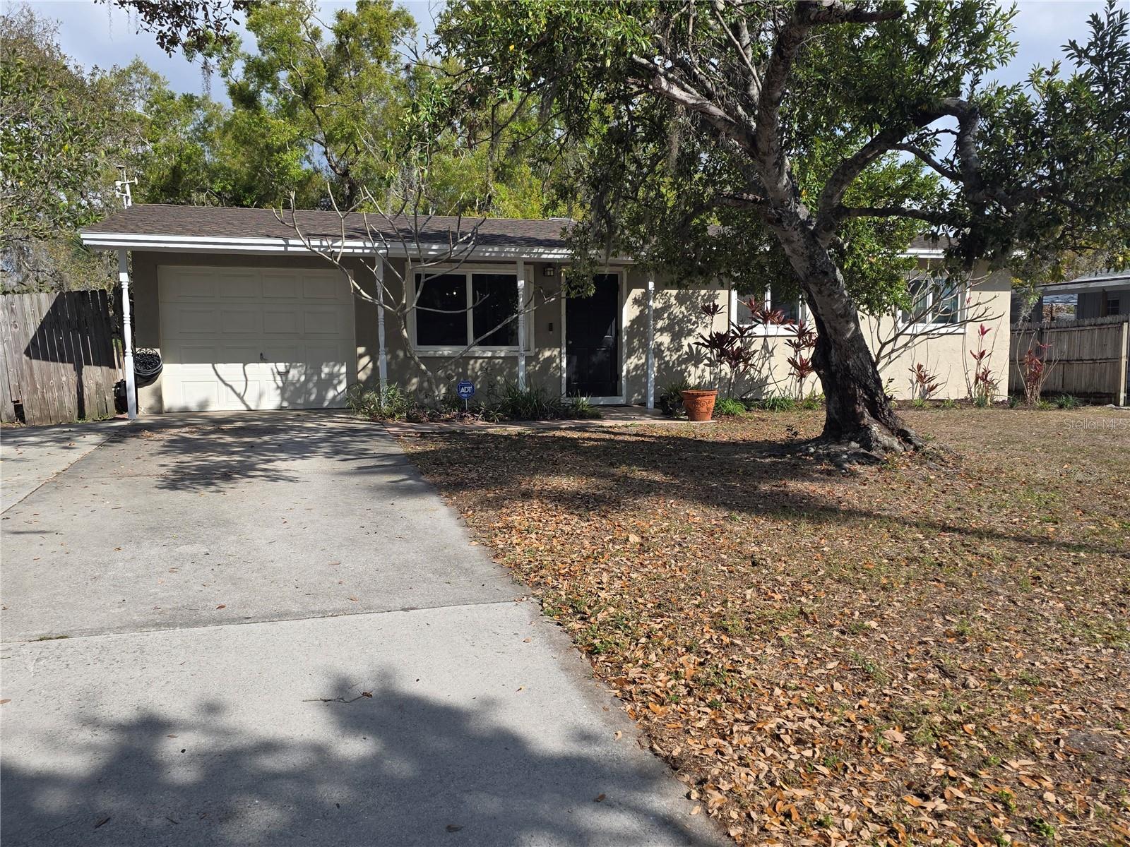 1015 Rhodes Ave