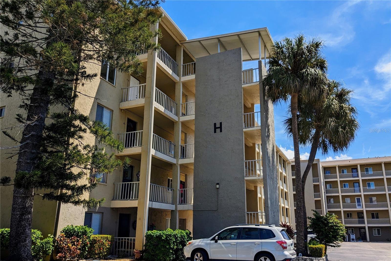 3807 Lake Bayshore Dr #H-416