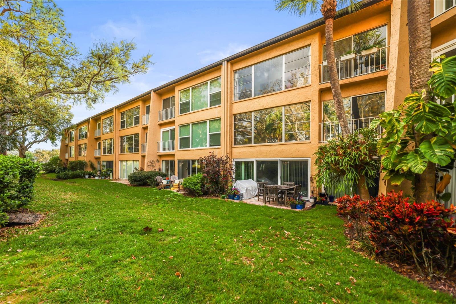 225 Country Club Dr #D237