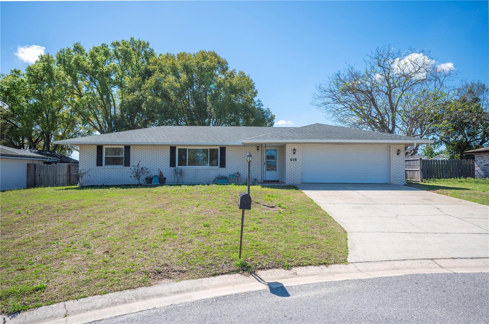 635 Hillside Cir
