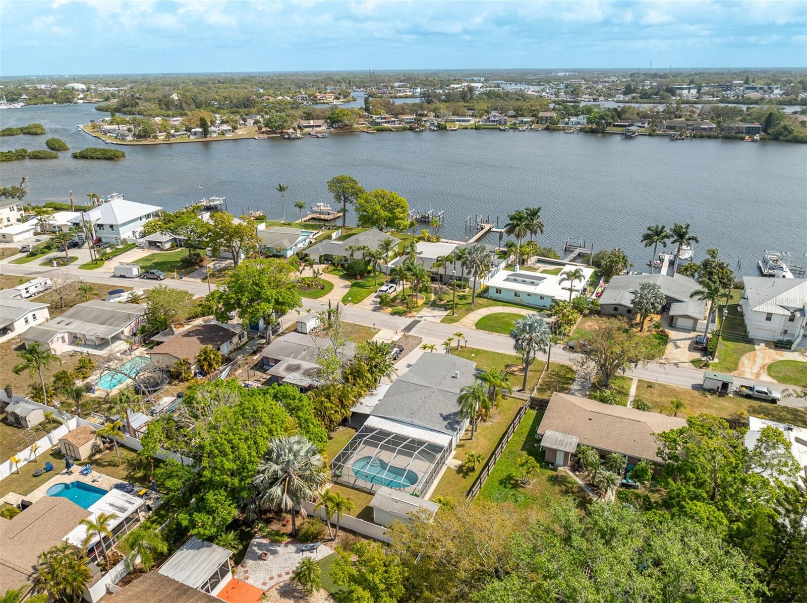 711 Bayshore Dr
