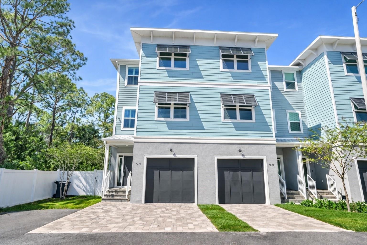 1237 Savona Dr NE