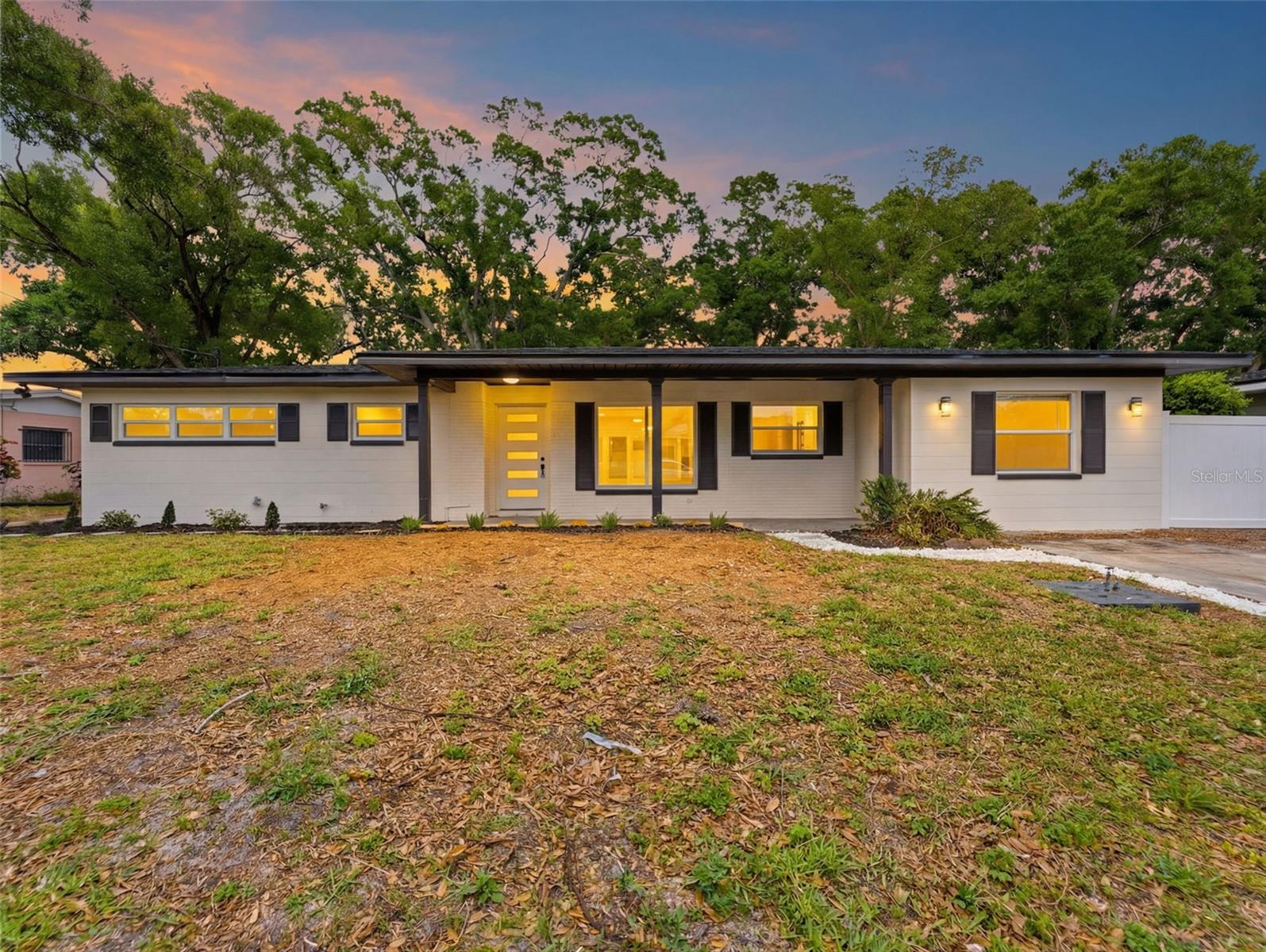 1714 W Saint Isabel St