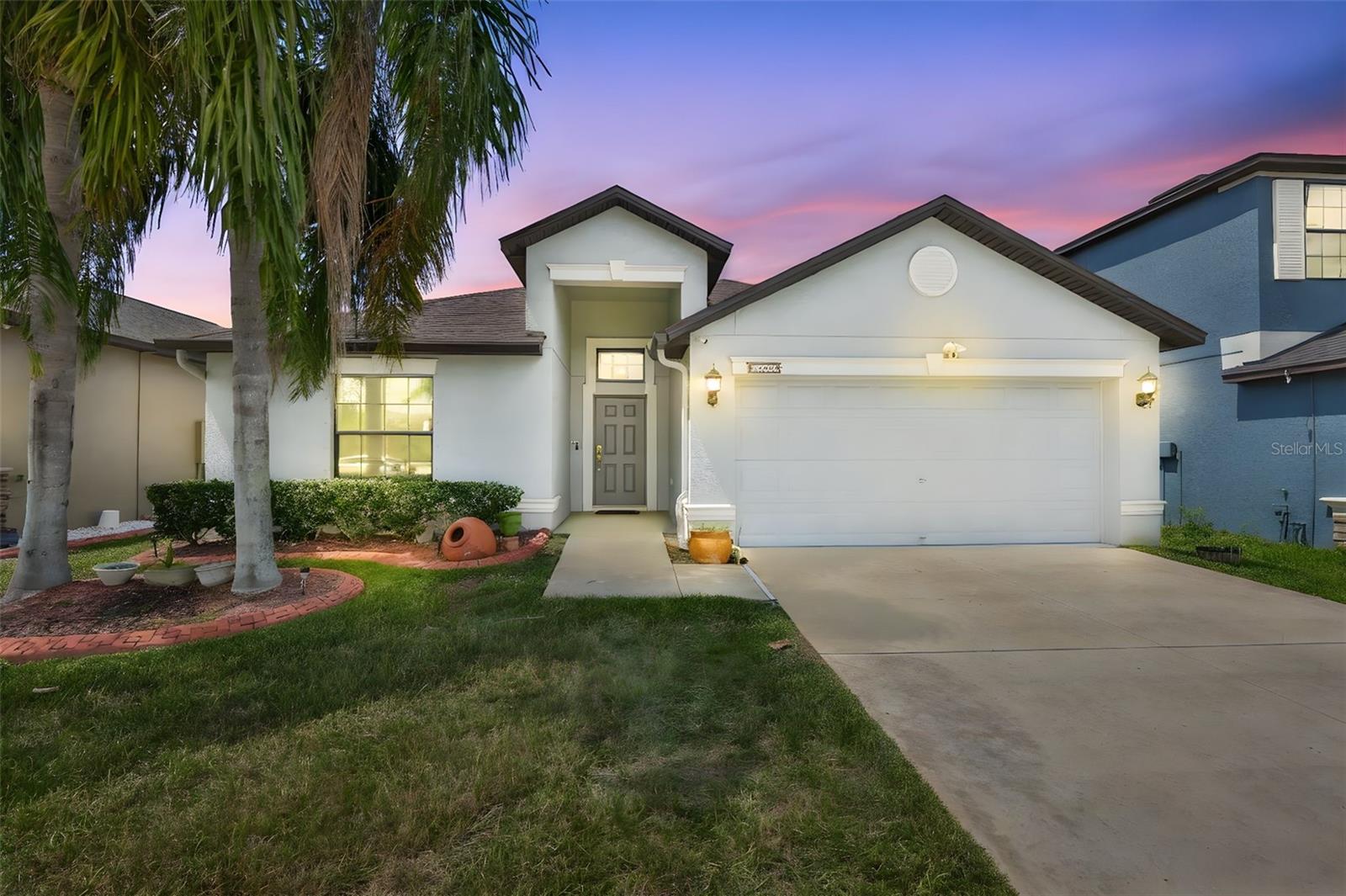 10806 Whitecap Dr