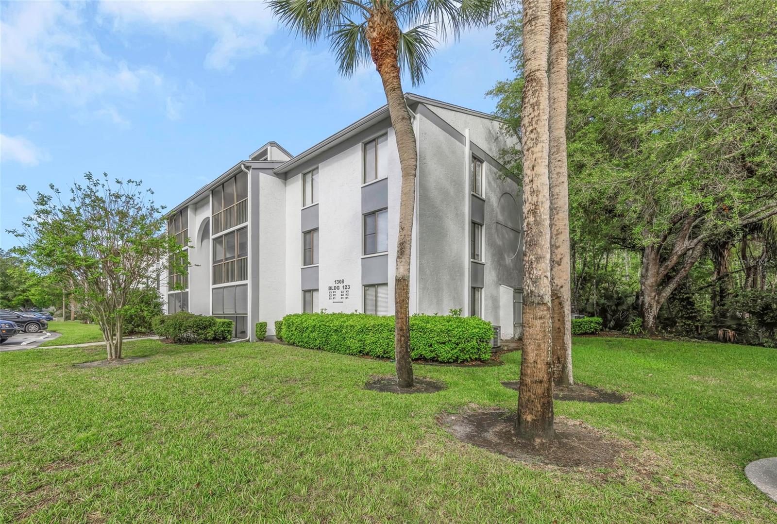1308 Pine Ridge Cir E #H1