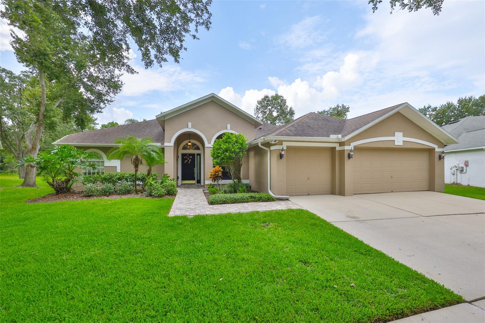 8613 Herons Cove Pl