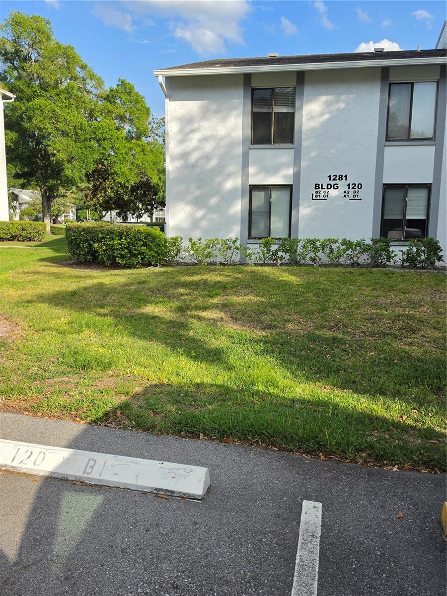 1281 Pine Ridge Cir E #B1