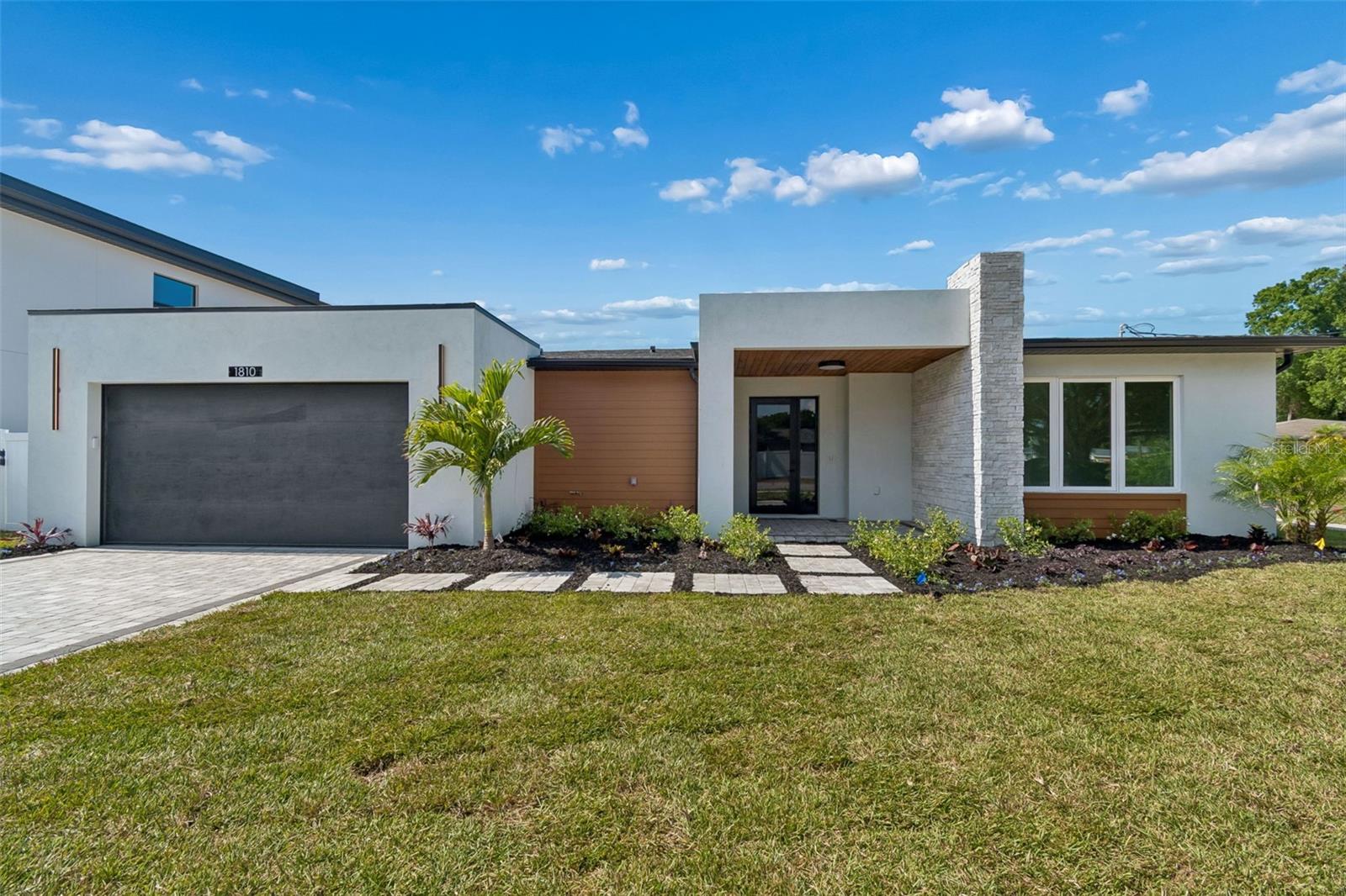 1810 W Erna Dr