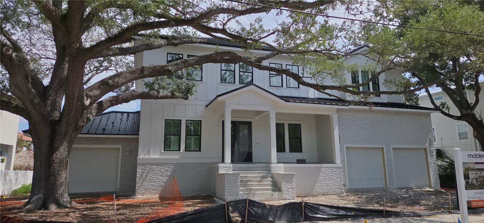 690 Geneva Pl